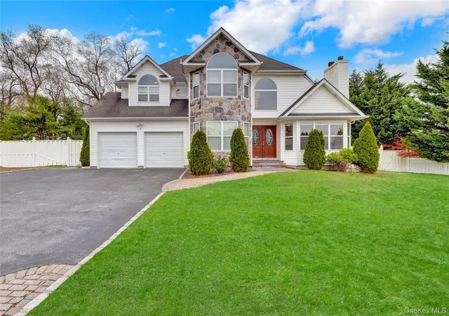 Photo 2 of Sale Pending at 5 Supreme Ct, Smithtown, NY 11787 | MLS# 988386 | Listing updated on 2026-07-20