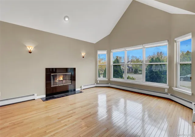 Photo 4 of Sale Pending at 5 Supreme Ct, Smithtown, NY 11787 | MLS# 988386 | Listing updated on 2026-07-20