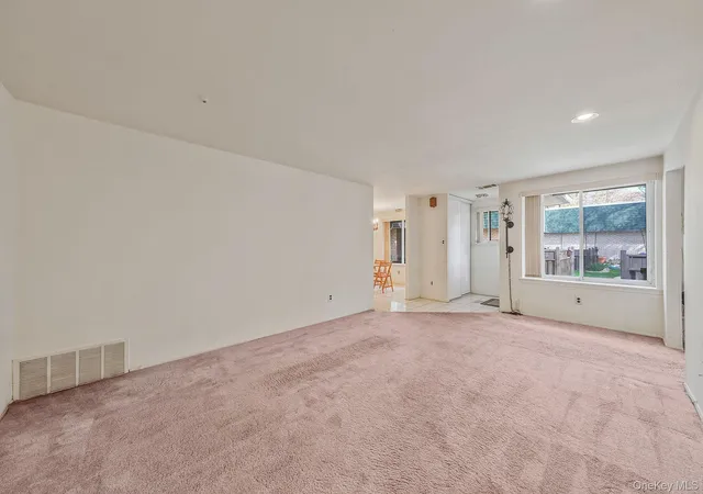 4th image of 527 Daryl Dr, Medford, NY 11763 | MLS# 988460