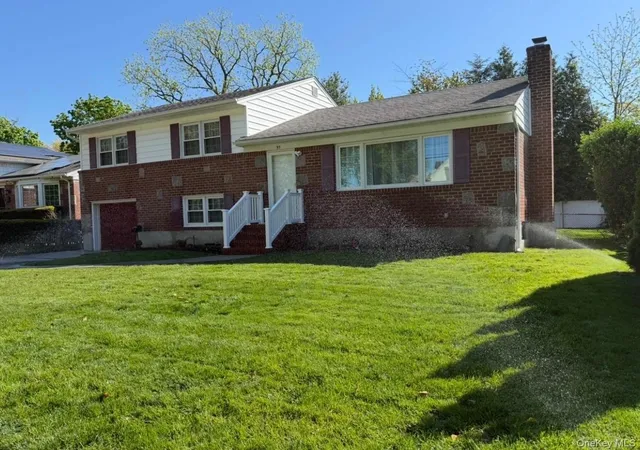 5th image of 93 Woodview Rd, Hempstead, NY 11552 | MLS# 988463