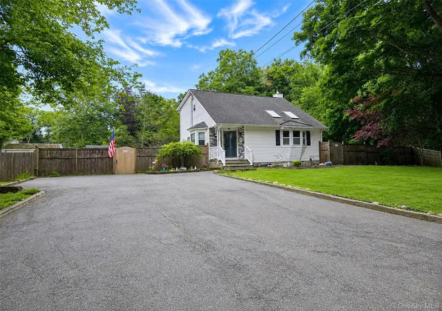 Photo 3 of Sale Pending at 24 Nelson Pl, Mastic, NY 11950 | MLS# 988493 | Listing updated on 2026-08-09