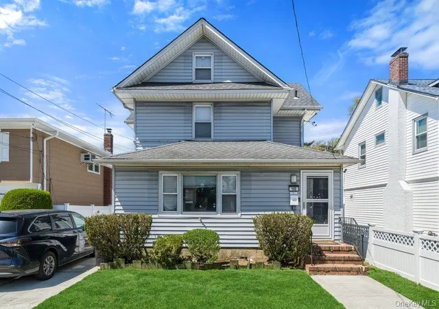 Homes for sale in Hempstead, NY | 100 Spruce St, Hempstead, NY 11552 | MLS# 988498