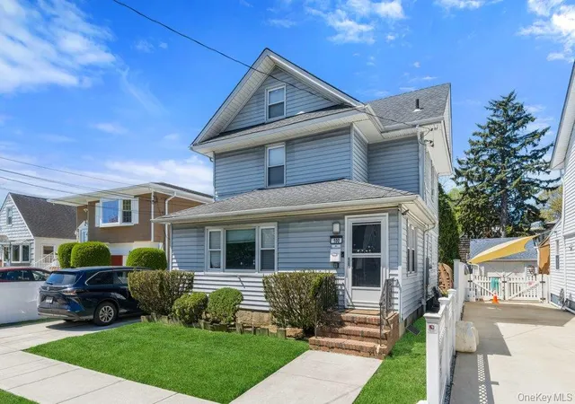 Homes for sale in Hempstead, NY | 100 Spruce St, Hempstead, NY 11552 | MLS# 988498