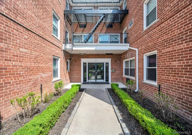 Photo 2 of Sale Pending at 111 S Centre Ave #2VV, Hempstead, NY 11570 | MLS# 988533 | Listing updated on 2026-07-17