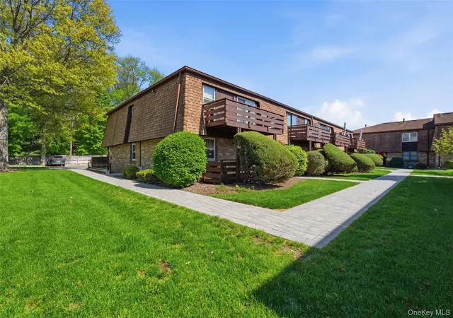 Homes for sale in Clarkstown, NY | 17 New Holland Vlg, Clarkstown, NY 10954 | MLS# 988575