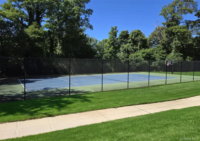 2nd image of 655 Middle Country Rd, Brookhaven, NY 11727