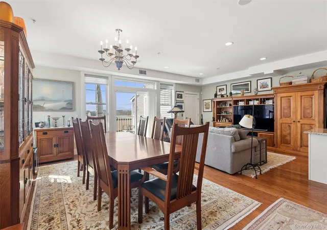 4th image of 332 Marina Pointe Dr, Hempstead, NY 11518