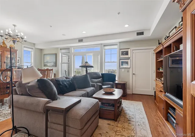 5th image of 332 Marina Pointe Dr, Hempstead, NY 11518