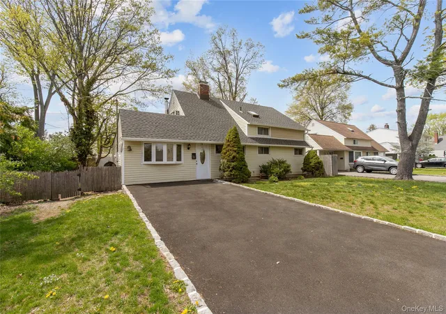 Photo 3 of Sale Pending at 28 Apollo Ln, Oyster Bay, NY 11801 | MLS# 988654 | Listing updated on 2026-05-21