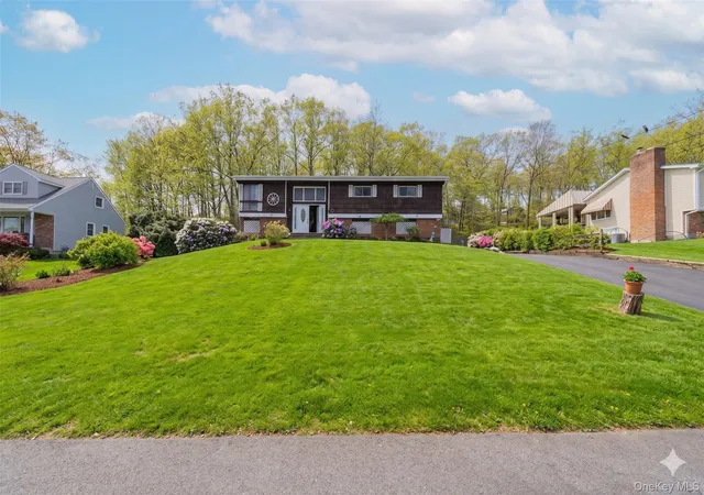 2nd image of 75 Tennyson Dr, Nanuet, NY 10954 | MLS# 988659