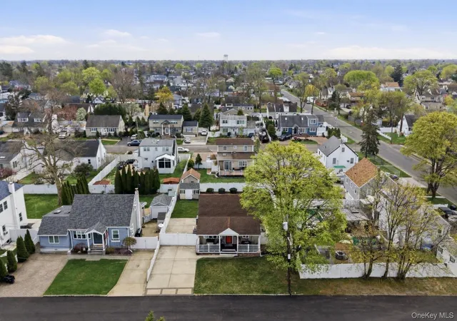 4th image of 287 43Rd St, Lindenhurst, NY 11757 | MLS# 988673