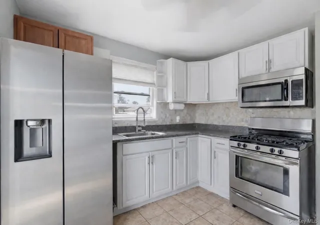 5th image of 287 43Rd St, Lindenhurst, NY 11757 | MLS# 988673