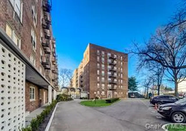 Photo 2 of House for sale at 54-40 Little Neck Pkwy #4A, New York, NY 11362 | MLS# 988699 | Listing updated on 2026-09-26