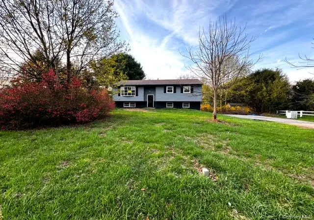 1st image of 7 Jonathan Dr, Hyde Park, NY 12580 | MLS# 988726