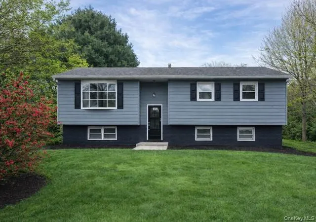 2nd image of 7 Jonathan Dr, Hyde Park, NY 12580 | MLS# 988726