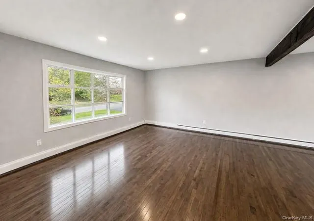 Photo 4 of Single family home for sale at 7 Jonathan Dr, Hyde Park, NY 12580 | MLS# 988726 | Listing updated on 2026-06-18