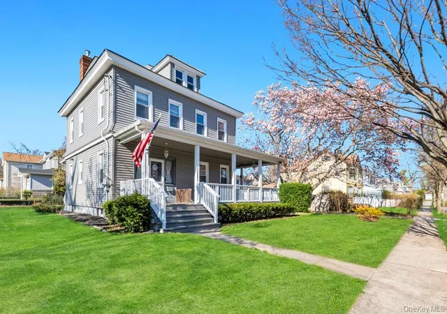 Photo 2 of Sale Pending at 237 Willow St, North Hempstead, NY 11577 | MLS# 988731 | Listing updated on 2026-05-22