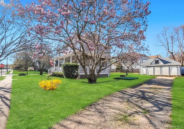 Photo 3 of Sale Pending at 237 Willow St, North Hempstead, NY 11577 | MLS# 988731 | Listing updated on 2026-05-22