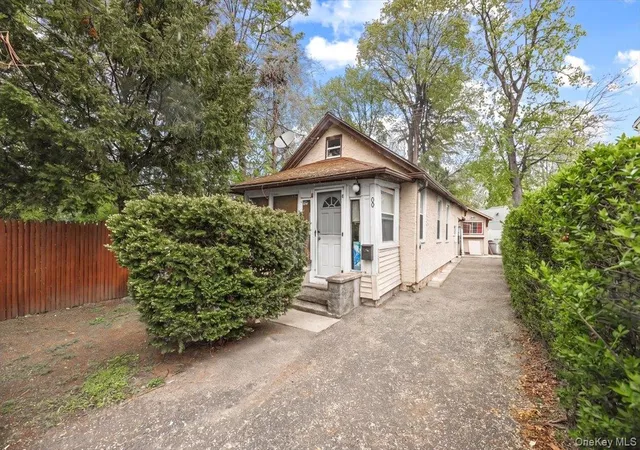 Photo 1 of Sale Pending at 8 Geyser Pl, White Plains, NY 10607 | MLS# 988765 | Listing updated on 2026-10-17