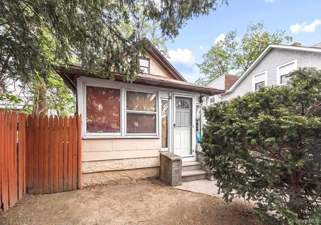 Photo 3 of Single family home for sale at 8 Geyser Pl, White Plains, NY 10607 | MLS# 988765 | Listing updated on 2026-08-26