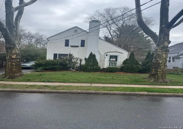 2nd image of 36 Salisbury Ave, Hempstead, NY 11530 | MLS# 988783