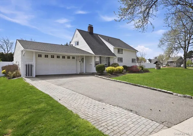 3rd image of 235 Twin Ln E, Hempstead, NY 11793 | MLS# 988812
