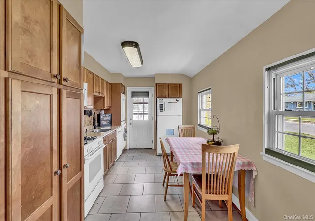 5th image of 6 Norwalk Ln, Selden, NY 11784 | MLS# 988832
