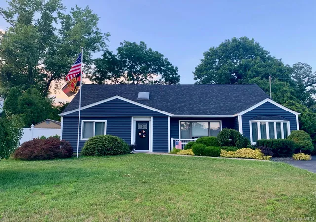 Photo 1 of Single family home for sale at 181 Browns Rd, Smithtown, NY 11767 | MLS# 988837 | Listing updated on 2026-10-28