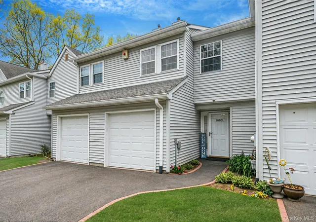 2nd image of 1005 Sara Cir, Port Jefferson Station, NY 11776 | MLS# 988854