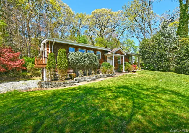 38th image of 15 Mariners Ct, Centerport, NY 11721 | MLS# 988939