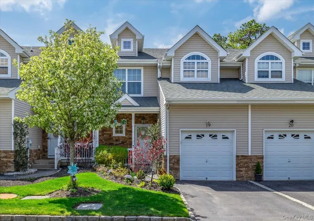 1st image of 19 Terrace Ln, Brookhaven, NY 11772 | MLS# 988975