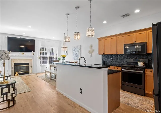 2nd image of 19 Terrace Ln, Brookhaven, NY 11772 | MLS# 988975
