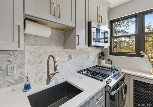 Homes for sale in Greenburgh, NY | 154 Martling Ave #D2 Bldg 2, Greenburgh, NY 10591 | MLS# 988989
