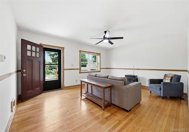 Photo 3 of Sale Pending at 7 Vincent Ln, Warwick (town), NY 10969 | MLS# 989018 | Listing updated on 2026-06-25