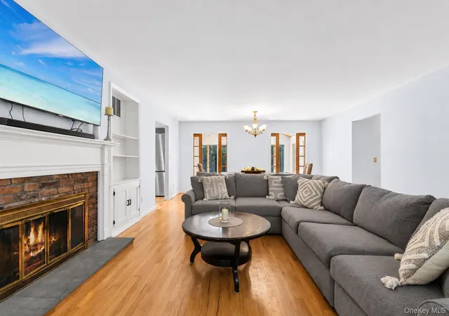 Photo 3 of Sale Pending at 11 White Birch Trl, Southampton, NY 11942 | MLS# 989050 | Listing updated on 2026-09-04
