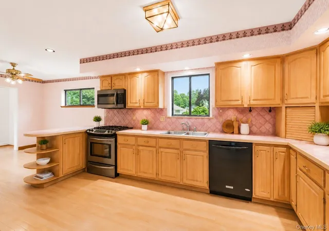 Photo 3 of Single family home for sale at 4 Mack Pl, Monroe, NY 10950 | MLS# 989071 | Listing updated on 2026-06-28