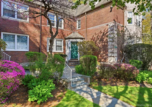 3rd image of 3 Campus Pl #MR, Scarsdale, NY 10583 | MLS# 989084