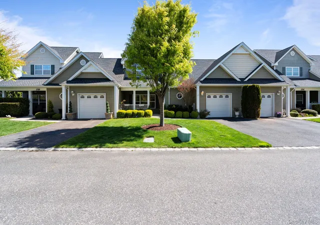 3rd image of 156 Stoneleigh Dr, Riverhead, NY 11901 | MLS# 989122