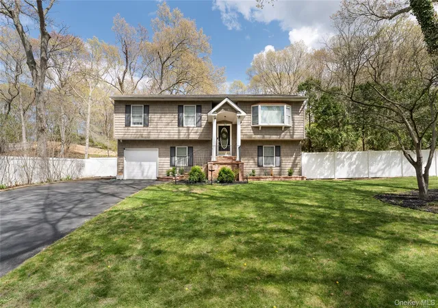 1st image of 591 Meadow Rd, Smithtown, NY 11754 | MLS# 989141