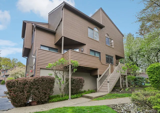Photo 2 of Sale Pending at 28 Tulip Ct #28 IN BLDG 3, Clarkstown, NY 10954 | MLS# 989158 | Listing updated on 2026-05-30