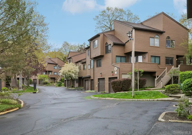 Photo 3 of Sale Pending at 28 Tulip Ct #28 IN BLDG 3, Clarkstown, NY 10954 | MLS# 989158 | Listing updated on 2026-05-30