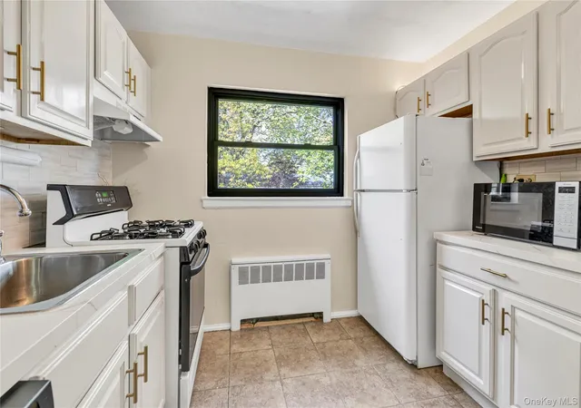 Photo 2 of Condo for sale at 21974 75th Avenue #224B2, New York, NY 11364 | MLS# 989182 | Listing updated on 2026-07-25