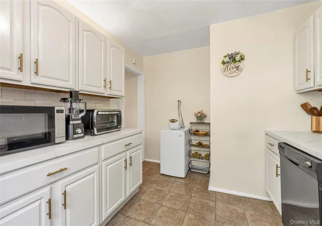 Photo 3 of Condo for sale at 21974 75th Avenue #224B2, New York, NY 11364 | MLS# 989182 | Listing updated on 2026-07-25