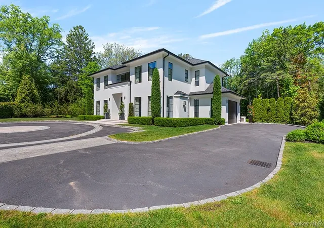 Photo 3 of Sale Pending at 22 Eastview Ln, Glen Head, NY 11545 | MLS# 989235 | Listing updated on 2026-06-27