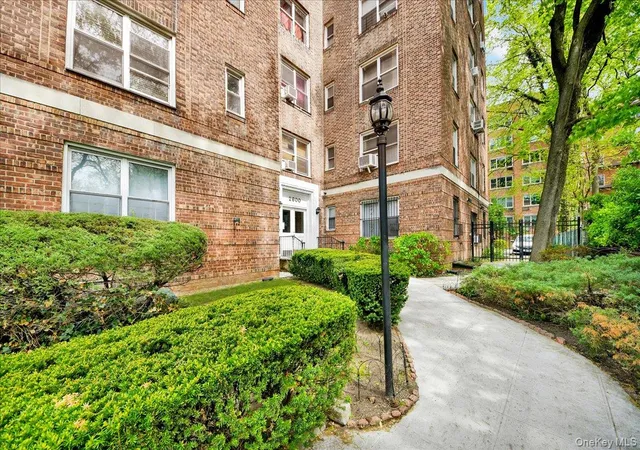 2nd image of 2600 Henry Hudson Pkwy, New York, NY 10463