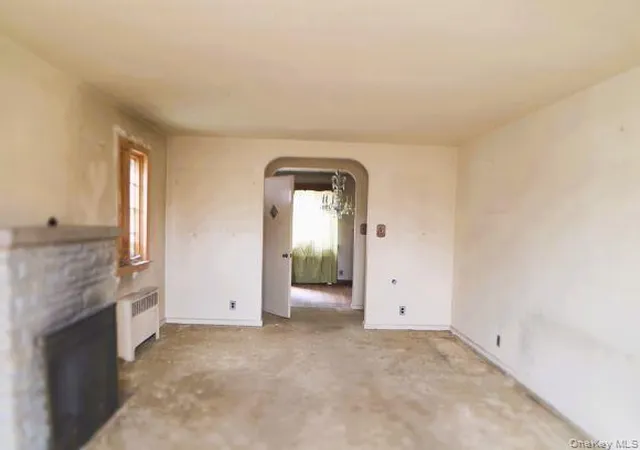 Photo 3 of Sale Pending at 3231 Waterbury Ave, New York, NY 10465 | MLS# 989283 | Listing updated on 2026-05-18
