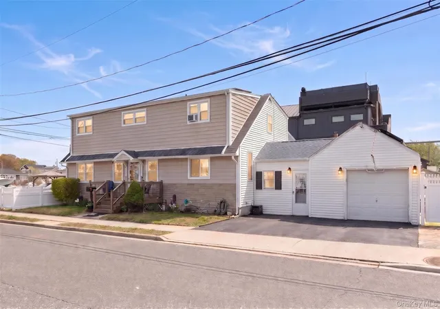 22nd image of 228 W Riviera Dr, Babylon, NY 11757 | MLS# 989295