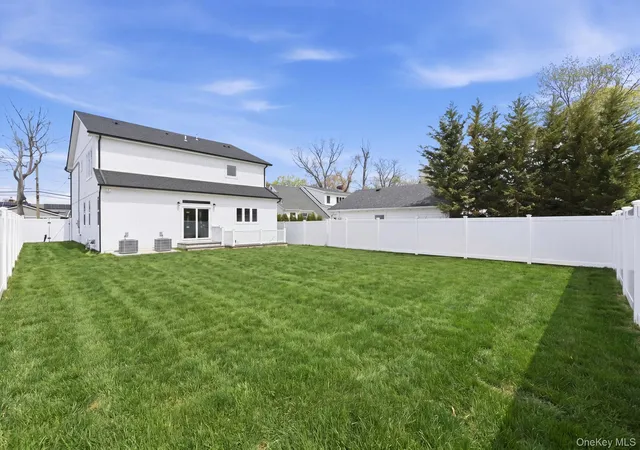 3rd image of 3690 Lufberry Ave, Hempstead, NY 11793 | MLS# 989296