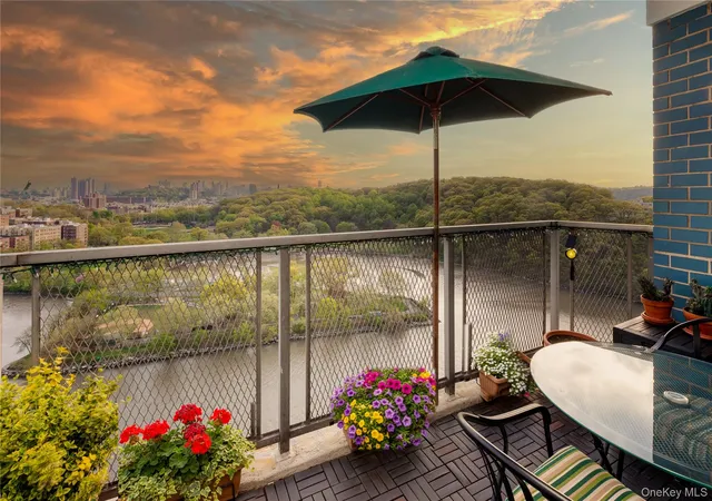 3rd image of 2400 Johnson Ave #12F, Bronx, NY 10463 | MLS# 989333
