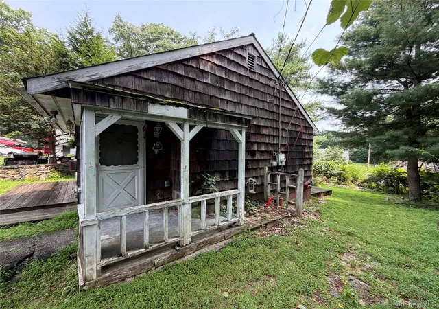 Photo 2 of Single family home for sale at 6 N Shenorock Dr, Somers, NY 10598 | MLS# 989336 | Listing updated on 2026-08-28